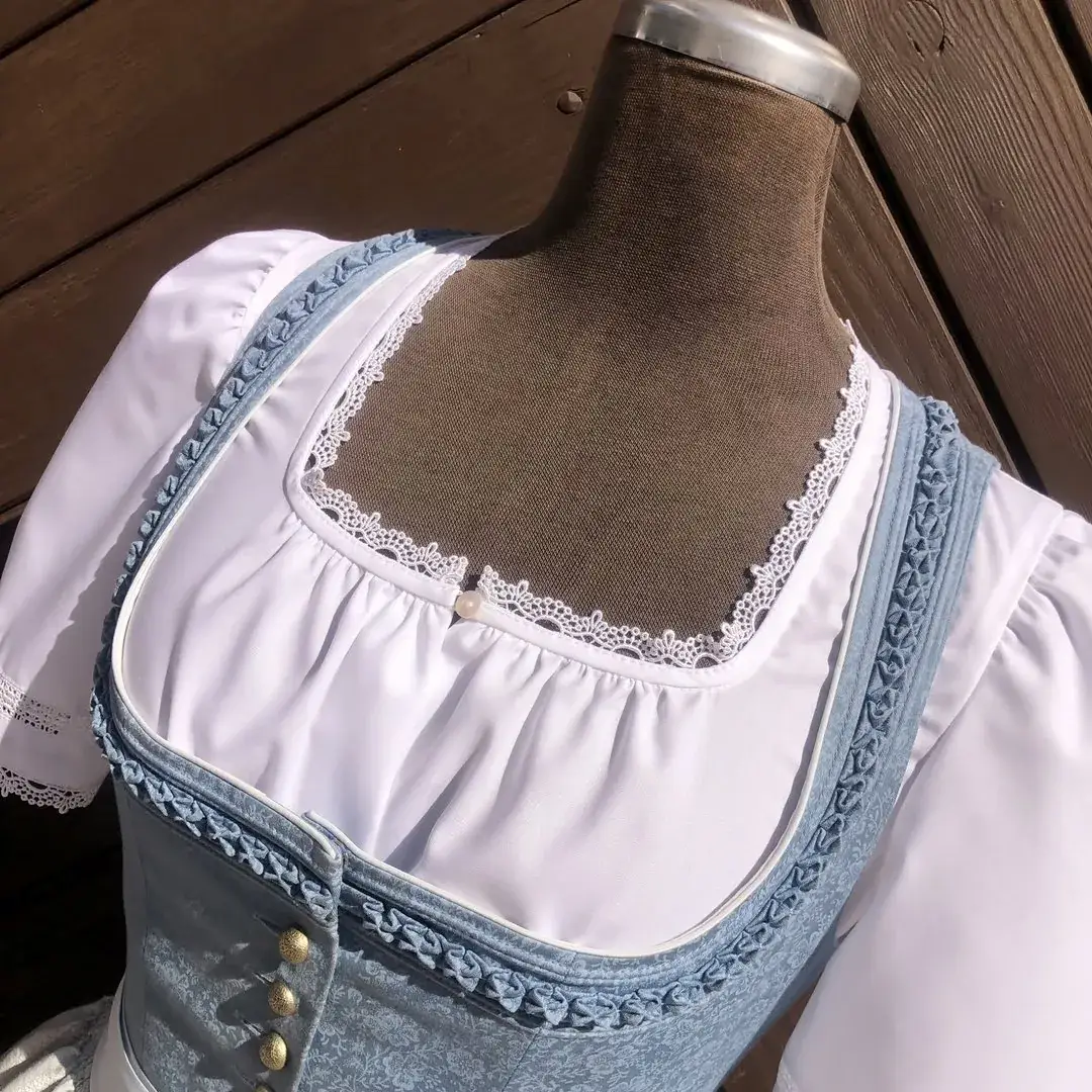 Waldorff Dirndlbluse kurzarm mit Spitze No. 2 – Bild 47 – Chiemgauer Heimatwerk Trachten-Onlineshop Waldorff Dirndlbluse kurzarm mit Spitze No. 2 - Bild 47 - Chiemgauer Heimatwerk Trachten-Onlineshop