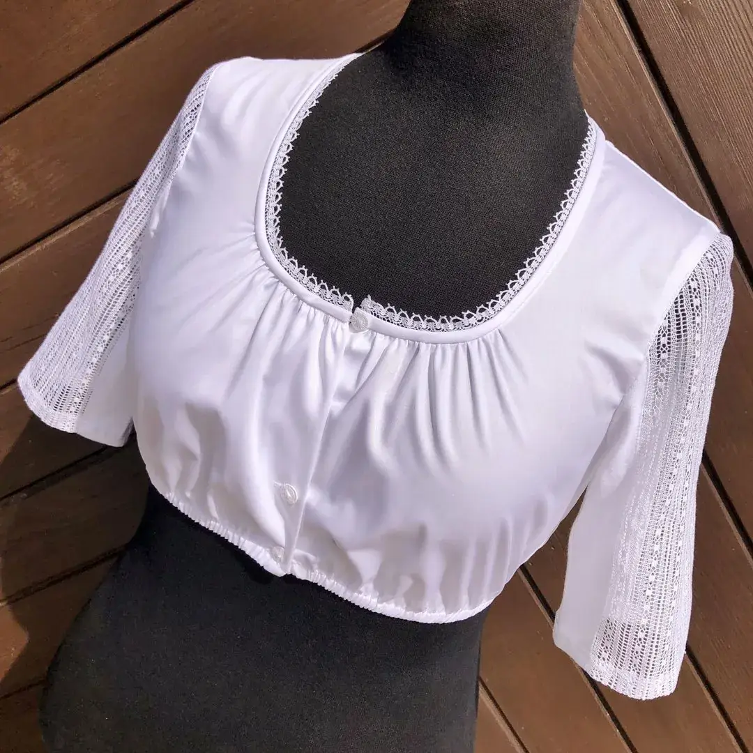 Waldorff Dirndlbluse kurzarm mit Spitzenärmeln No. 3 – Bild 18 – Chiemgauer Heimatwerk Trachten-Onlineshop Waldorff Dirndlbluse kurzarm mit Spitzenärmeln No. 3 - Bild 18 - Chiemgauer Heimatwerk Trachten-Onlineshop