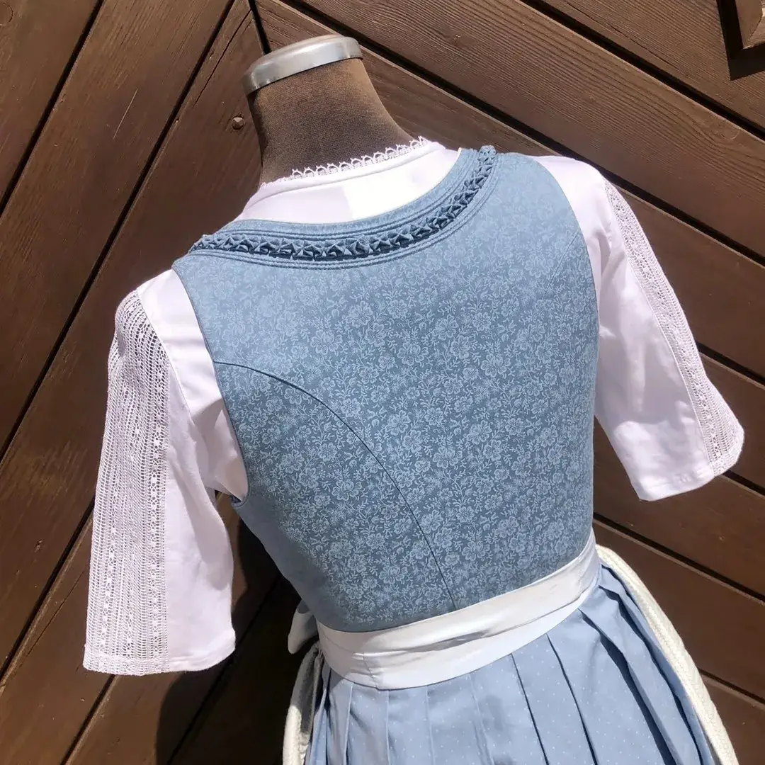 Waldorff Dirndlbluse kurzarm mit Spitzenärmeln No. 3 – Bild 29 – Chiemgauer Heimatwerk Trachten-Onlineshop Waldorff Dirndlbluse kurzarm mit Spitzenärmeln No. 3 - Bild 29 - Chiemgauer Heimatwerk Trachten-Onlineshop