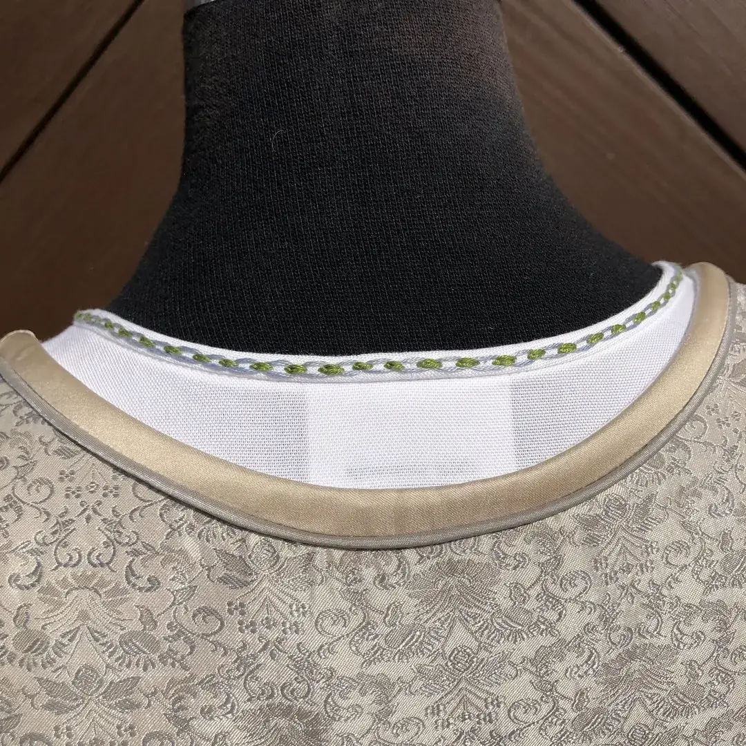 Waldorff Dirndlbluse kurzarm mit Stickerei blau – Bild 33 – Chiemgauer Heimatwerk Trachten-Onlineshop Waldorff Dirndlbluse kurzarm mit Stickerei blau - Bild 33 - Chiemgauer Heimatwerk Trachten-Onlineshop
