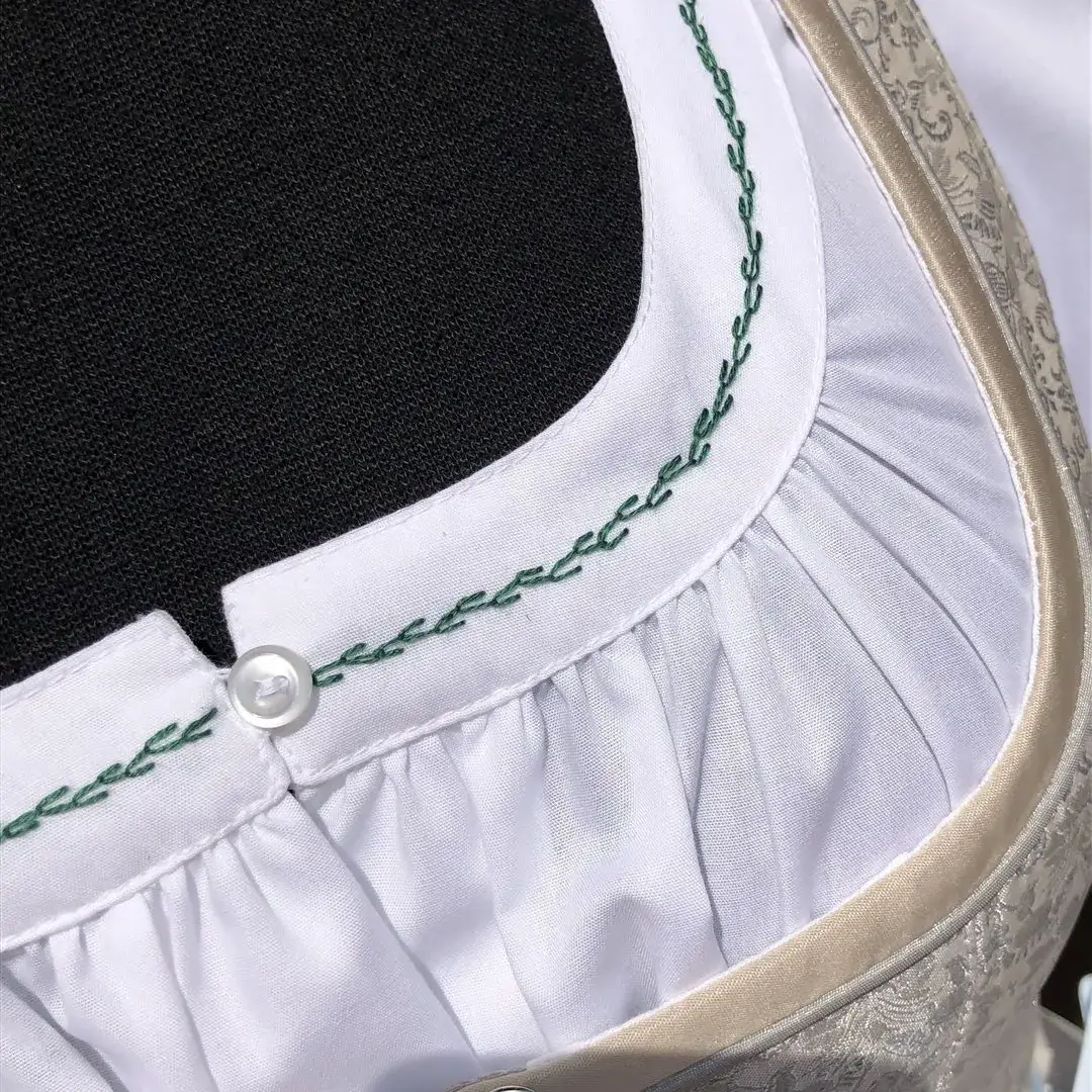 Waldorff Dirndlbluse kurzarm mit Stickerei grün – Bild 37 – Chiemgauer Heimatwerk Trachten-Onlineshop Waldorff Dirndlbluse kurzarm mit Stickerei grün - Bild 37 - Chiemgauer Heimatwerk Trachten-Onlineshop