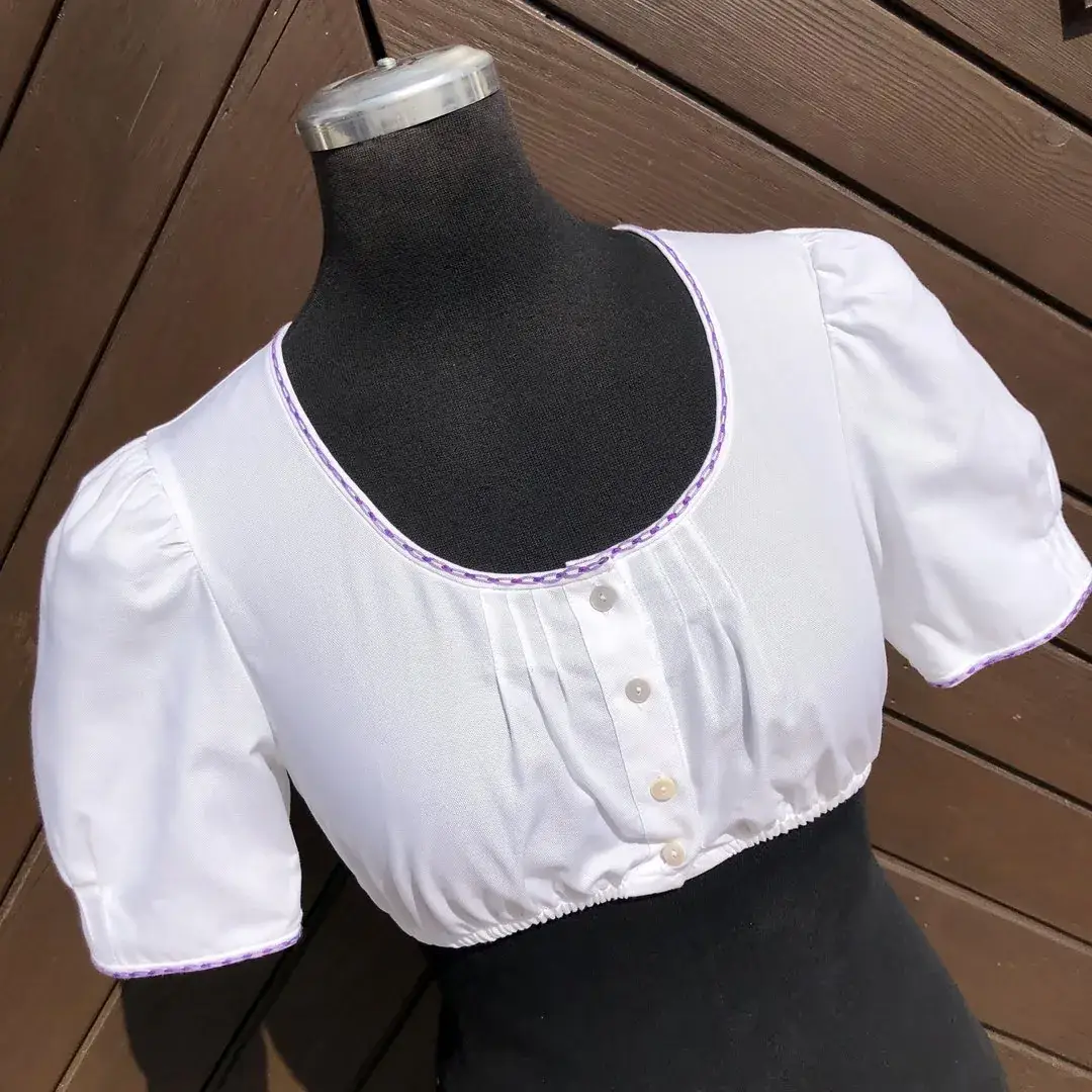 Waldorff Dirndlbluse kurzarm mit Stickerei lila No. 2 – Bild 29 – Chiemgauer Heimatwerk Trachten-Onlineshop Waldorff Dirndlbluse kurzarm mit Stickerei lila No. 2 - Bild 29 - Chiemgauer Heimatwerk Trachten-Onlineshop