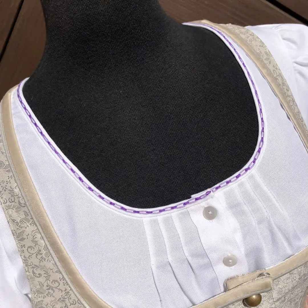 Waldorff Dirndlbluse kurzarm mit Stickerei lila No. 2 – Bild 31 – Chiemgauer Heimatwerk Trachten-Onlineshop Waldorff Dirndlbluse kurzarm mit Stickerei lila No. 2 - Bild 31 - Chiemgauer Heimatwerk Trachten-Onlineshop