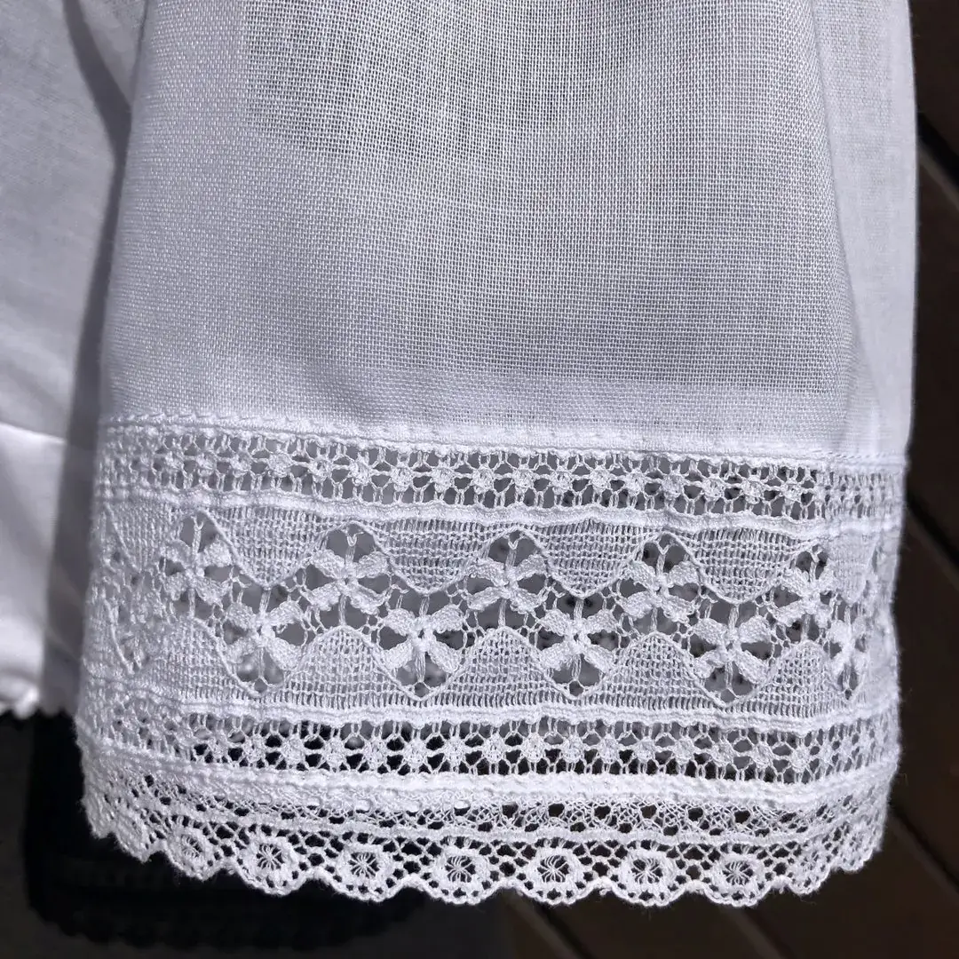 Waldorff Dirndlbluse kurzarm mit V-Ausschnitt No. 17 – Bild 17 – Chiemgauer Heimatwerk Trachten-Onlineshop Waldorff Dirndlbluse kurzarm mit V-Ausschnitt No. 17 - Bild 17 - Chiemgauer Heimatwerk Trachten-Onlineshop