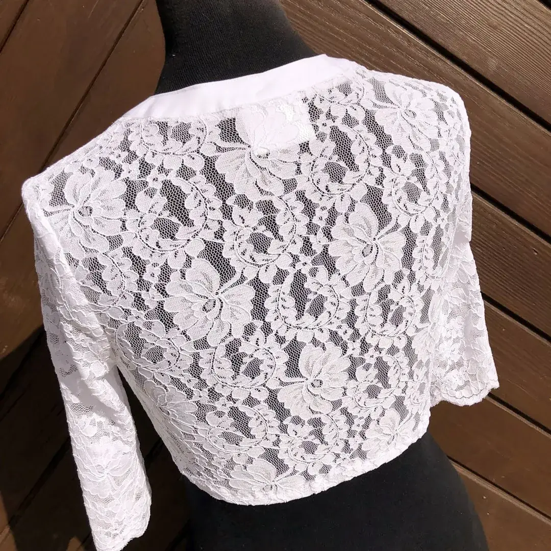 Waldorff Dirndlbluse kurzarm mit V-Ausschnitt No. 19 – Bild 8 – Chiemgauer Heimatwerk Trachten-Onlineshop Waldorff Dirndlbluse kurzarm mit V-Ausschnitt No. 19 - Bild 8 - Chiemgauer Heimatwerk Trachten-Onlineshop