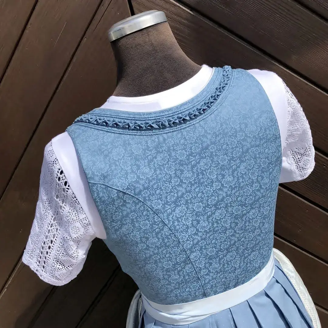 Waldorff Dirndlbluse kurzarm mit V-Ausschnitt No. 24 – Bild 14 – Chiemgauer Heimatwerk Trachten-Onlineshop Waldorff Dirndlbluse kurzarm mit V-Ausschnitt No. 24 - Bild 14 - Chiemgauer Heimatwerk Trachten-Onlineshop