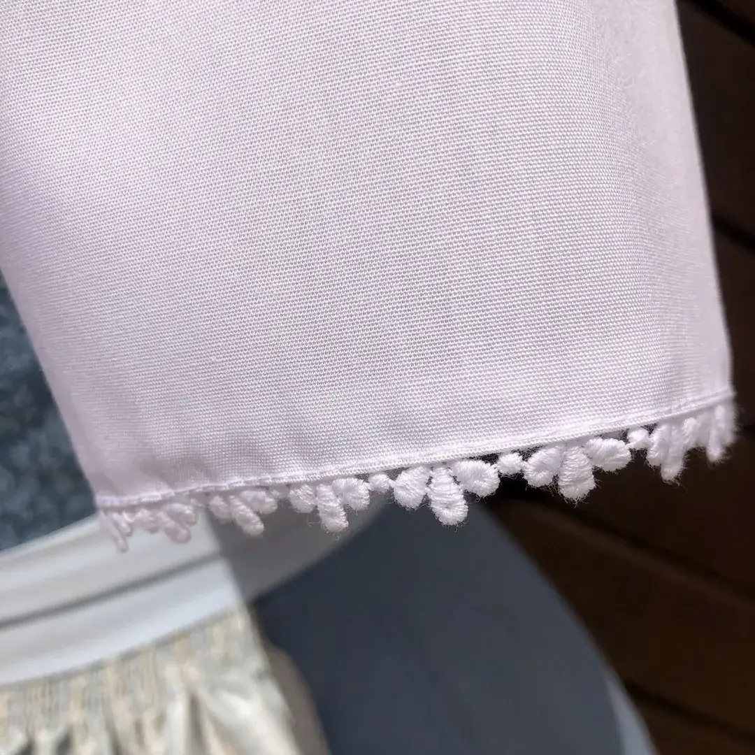 Waldorff Dirndlbluse kurzarm mit V-Ausschnitt No. 27 – Bild 14 – Chiemgauer Heimatwerk Trachten-Onlineshop Waldorff Dirndlbluse kurzarm mit V-Ausschnitt No. 27 - Bild 14 - Chiemgauer Heimatwerk Trachten-Onlineshop