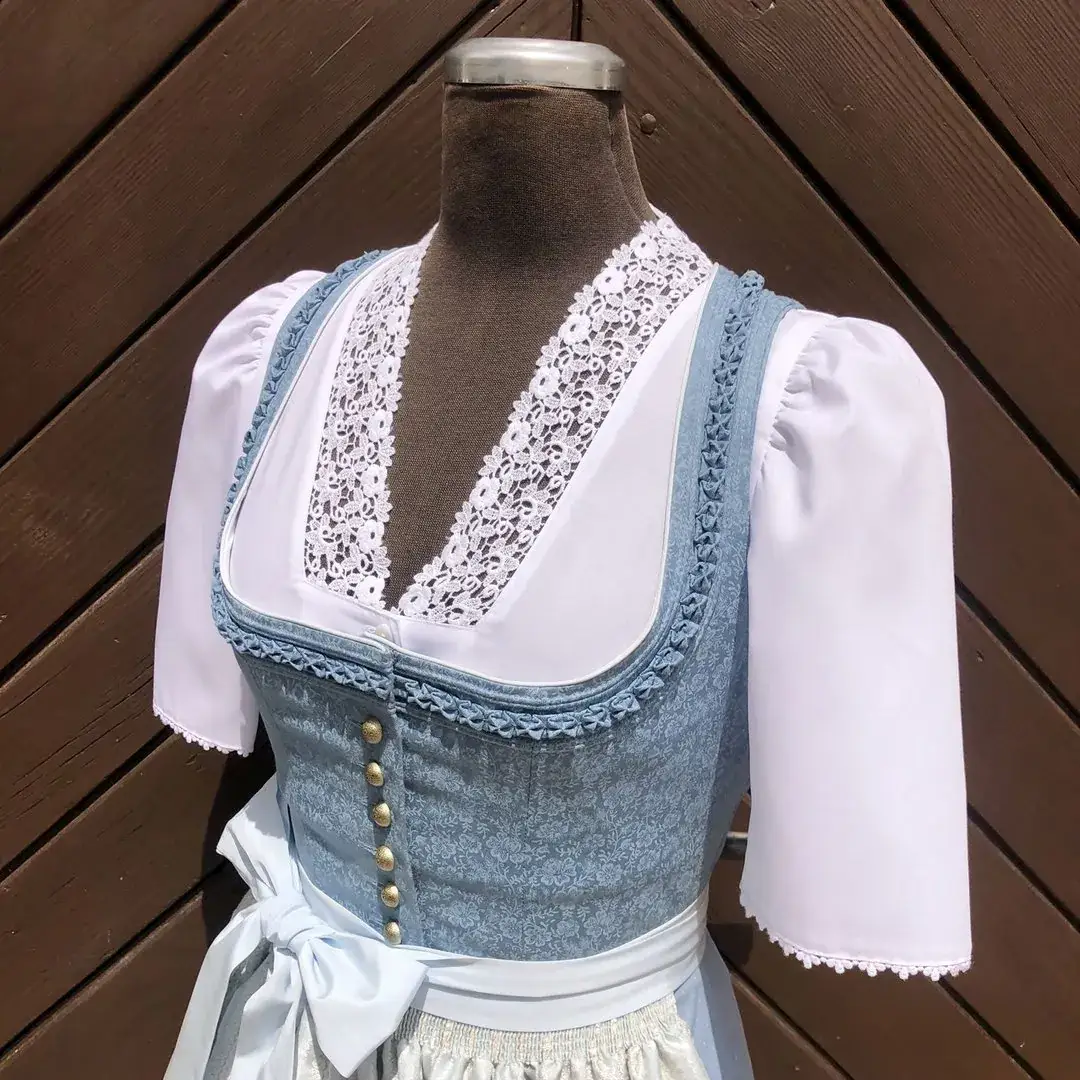 Waldorff Dirndlbluse kurzarm mit V-Ausschnitt No. 27 – Bild 30 – Chiemgauer Heimatwerk Trachten-Onlineshop Waldorff Dirndlbluse kurzarm mit V-Ausschnitt No. 27 - Bild 30 - Chiemgauer Heimatwerk Trachten-Onlineshop