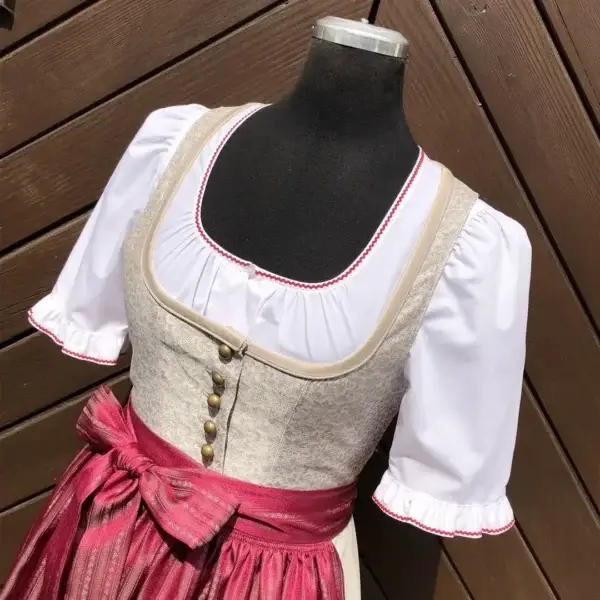 Waldorff Dirndlbluse kurzarm mit Zackenlitze weinrot – Bild 1 – Chiemgauer Heimatwerk Trachten-Onlineshop Waldorff Dirndlbluse kurzarm mit Zackenlitze weinrot - Bild 1 - Chiemgauer Heimatwerk Trachten-Onlineshop