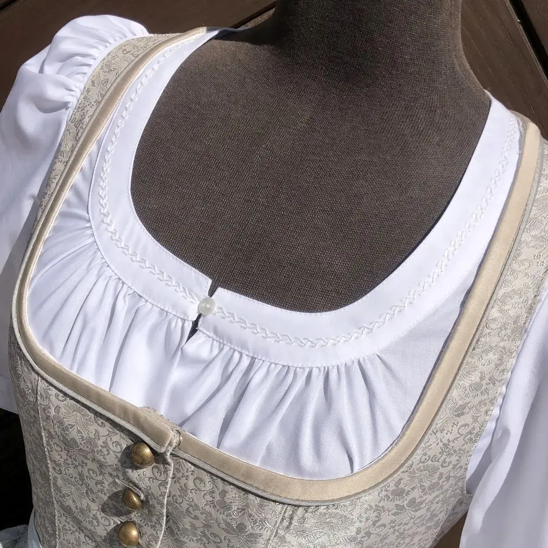 Waldorff Dirndlbluse kurzarm Stickerei weiß No. 1 – Bild 18 – Chiemgauer Heimatwerk Trachten-Onlineshop Waldorff Dirndlbluse kurzarm Stickerei weiß No. 1 - Bild 18 - Chiemgauer Heimatwerk Trachten-Onlineshop