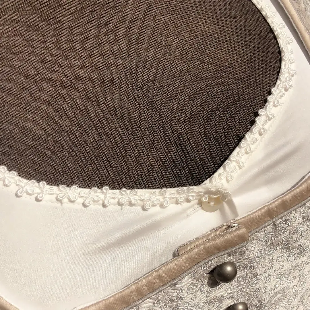 Waldorff Dirndlbluse langarm in creme No. 2 – Bild 3 – Chiemgauer Heimatwerk Trachten-Onlineshop Waldorff Dirndlbluse langarm in creme No. 2 - Bild 3 - Chiemgauer Heimatwerk Trachten-Onlineshop