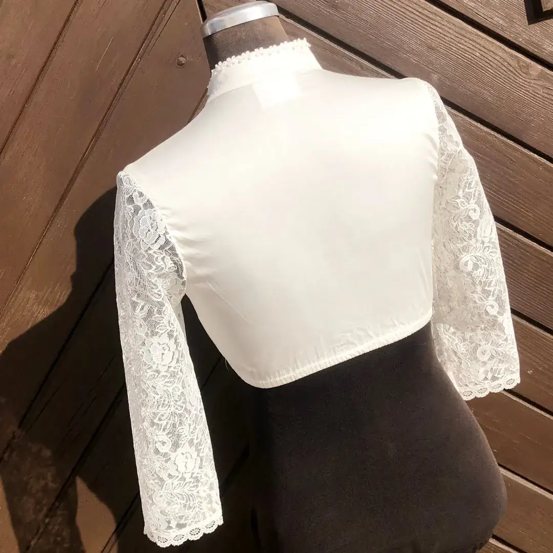 Waldorff Dirndlbluse langarm in creme No. 2 – Bild 5 – Chiemgauer Heimatwerk Trachten-Onlineshop Waldorff Dirndlbluse langarm in creme No. 2 - Bild 5 - Chiemgauer Heimatwerk Trachten-Onlineshop