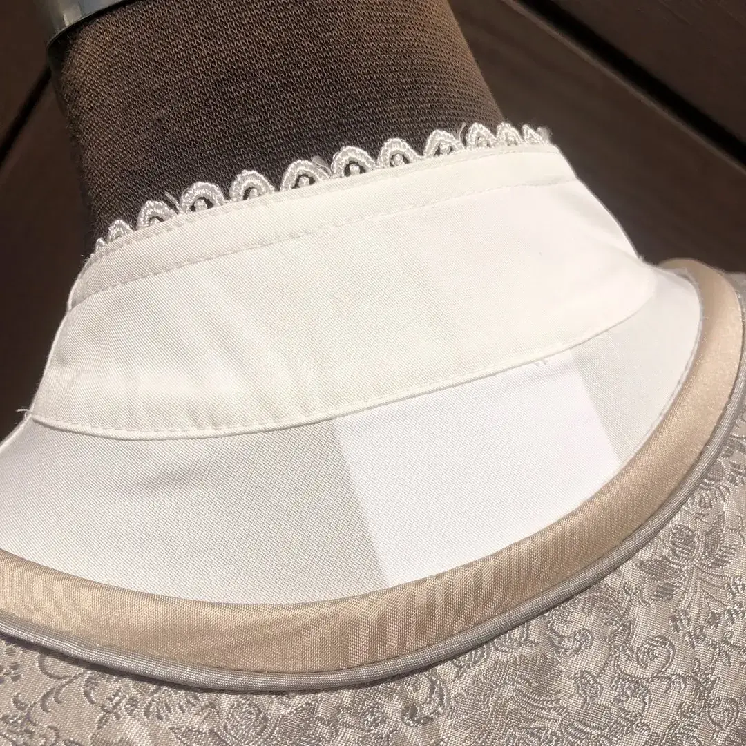 Waldorff Dirndlbluse langarm in creme No. 4 – Bild 26 – Chiemgauer Heimatwerk Trachten-Onlineshop Waldorff Dirndlbluse langarm in creme No. 4 - Bild 26 - Chiemgauer Heimatwerk Trachten-Onlineshop