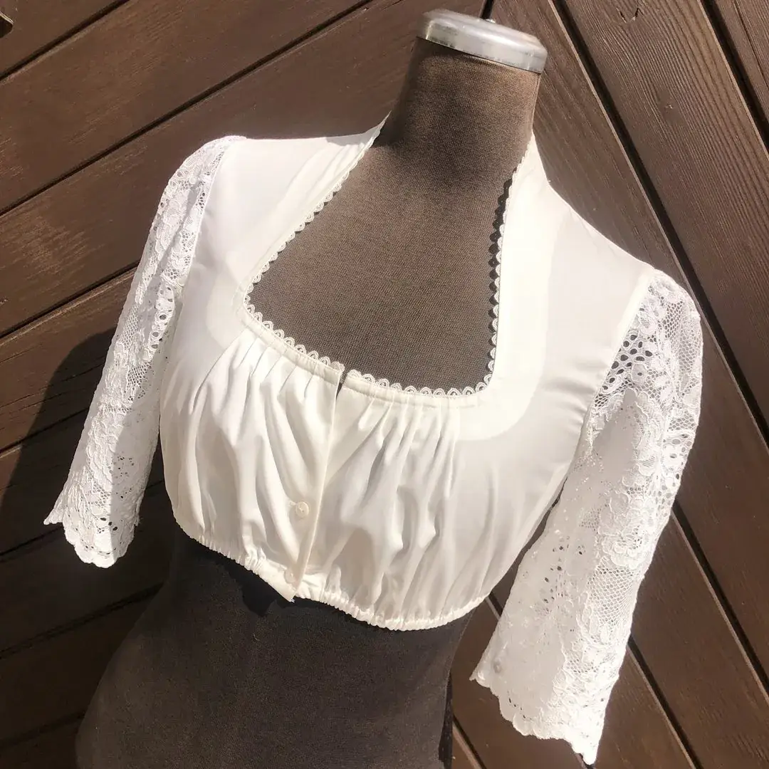 Waldorff Dirndlbluse langarm in creme No. 4 – Bild 55 – Chiemgauer Heimatwerk Trachten-Onlineshop Waldorff Dirndlbluse langarm in creme No. 4 - Bild 55 - Chiemgauer Heimatwerk Trachten-Onlineshop