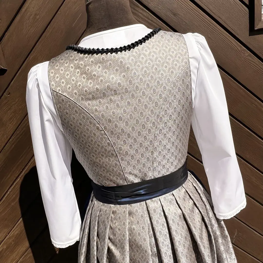 Waldorff Dirndlbluse langarm Miederbluse No. 10 – Bild 27 – Chiemgauer Heimatwerk Trachten-Onlineshop Waldorff Dirndlbluse langarm Miederbluse No. 10 - Bild 27 - Chiemgauer Heimatwerk Trachten-Onlineshop