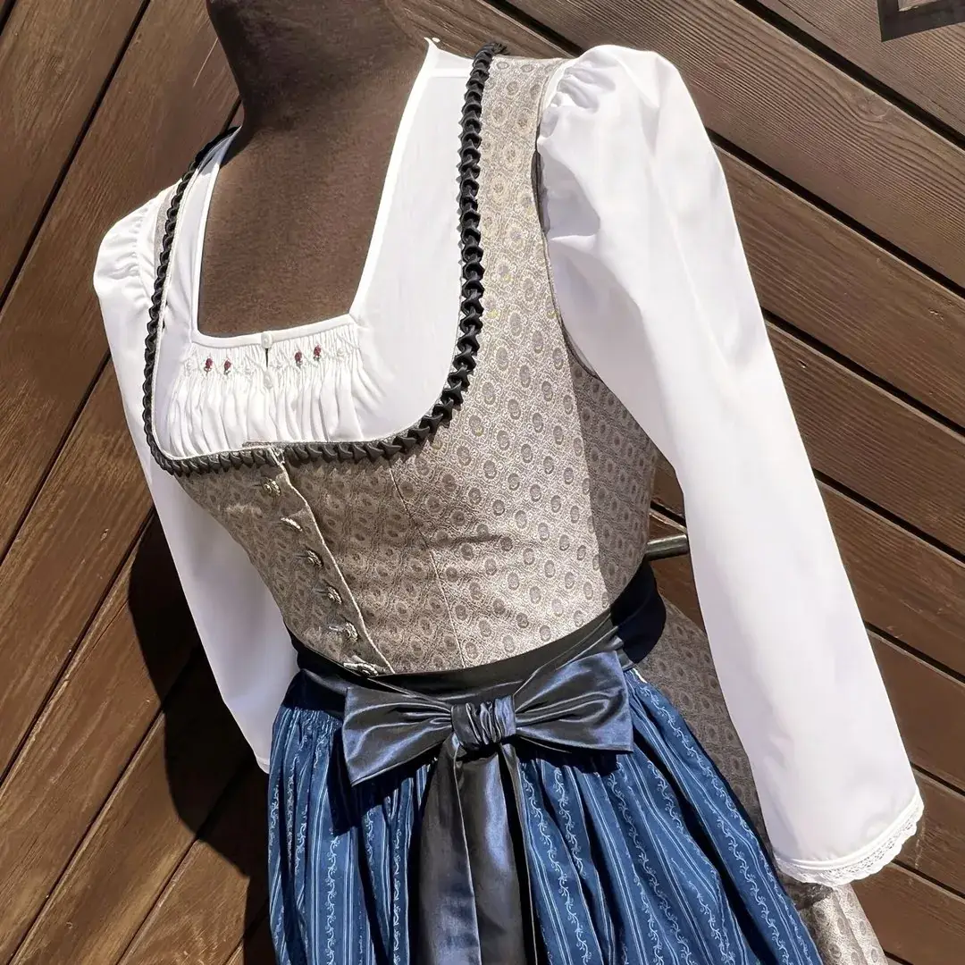 Waldorff Dirndlbluse langarm Miederbluse No. 11 – Bild 13 – Chiemgauer Heimatwerk Trachten-Onlineshop Waldorff Dirndlbluse langarm Miederbluse No. 11 - Bild 13 - Chiemgauer Heimatwerk Trachten-Onlineshop