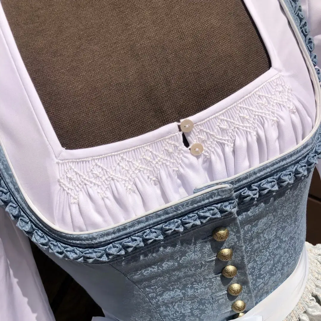 Waldorff Dirndlbluse langarm Miederbluse No. 5 – Bild 34 – Chiemgauer Heimatwerk Trachten-Onlineshop Waldorff Dirndlbluse langarm Miederbluse No. 5 - Bild 34 - Chiemgauer Heimatwerk Trachten-Onlineshop