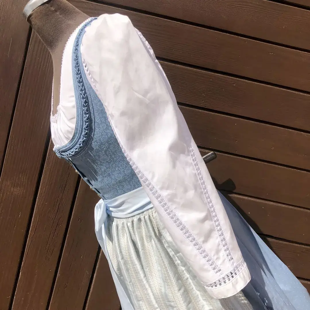 Waldorff Dirndlbluse langarm mit bestickten Ärmeln – Bild 10 – Chiemgauer Heimatwerk Trachten-Onlineshop Waldorff Dirndlbluse langarm mit bestickten Ärmeln - Bild 10 - Chiemgauer Heimatwerk Trachten-Onlineshop