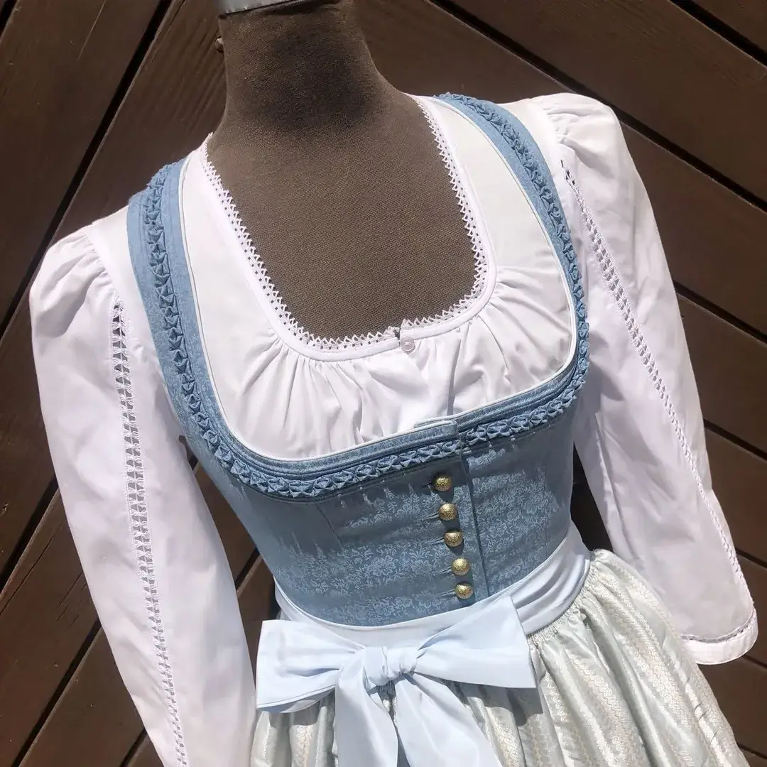 Waldorff Dirndlbluse langarm mit bestickten Ärmeln – Bild 41 – Chiemgauer Heimatwerk Trachten-Onlineshop Waldorff Dirndlbluse langarm mit bestickten Ärmeln - Bild 41 - Chiemgauer Heimatwerk Trachten-Onlineshop