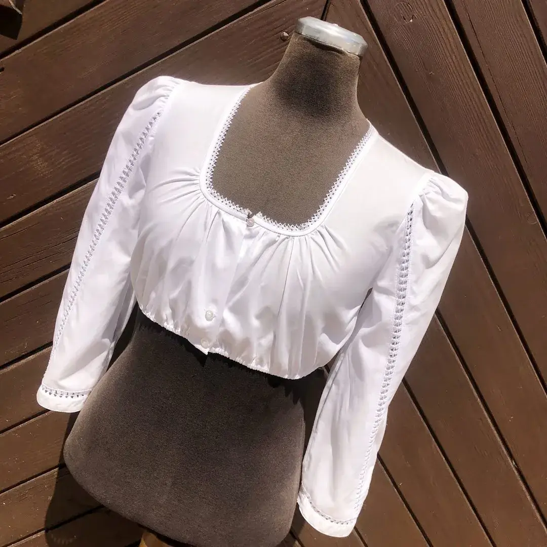 Waldorff Dirndlbluse langarm mit bestickten Ärmeln – Bild 44 – Chiemgauer Heimatwerk Trachten-Onlineshop Waldorff Dirndlbluse langarm mit bestickten Ärmeln - Bild 44 - Chiemgauer Heimatwerk Trachten-Onlineshop