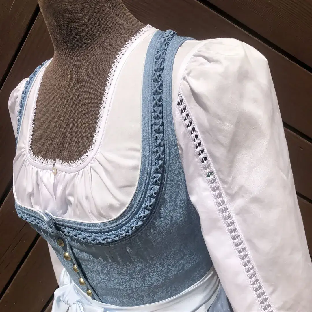 Waldorff Dirndlbluse langarm mit bestickten Ärmeln – Bild 61 – Chiemgauer Heimatwerk Trachten-Onlineshop Waldorff Dirndlbluse langarm mit bestickten Ärmeln - Bild 61 - Chiemgauer Heimatwerk Trachten-Onlineshop