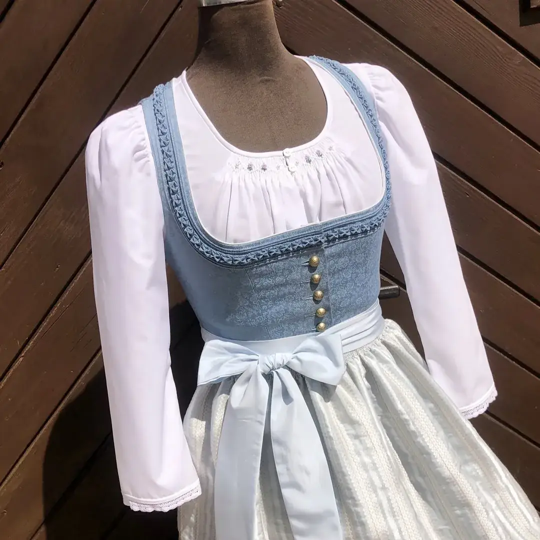 Waldorff Dirndlbluse langarm mit Handstickerei No. 1 – Bild 15 – Chiemgauer Heimatwerk Trachten-Onlineshop Waldorff Dirndlbluse langarm mit Handstickerei No. 1 - Bild 15 - Chiemgauer Heimatwerk Trachten-Onlineshop