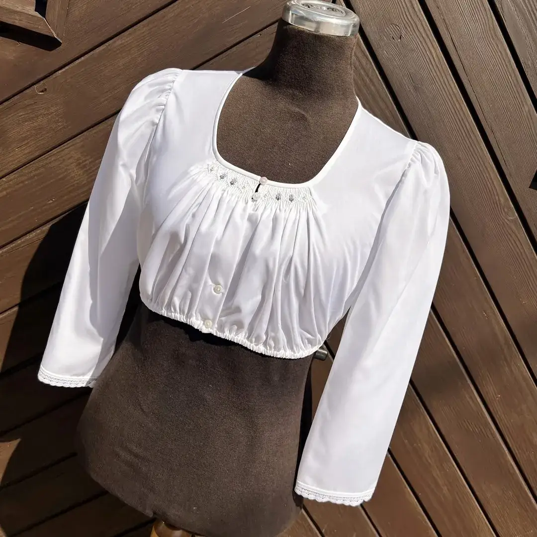 Waldorff Dirndlbluse langarm mit Handstickerei No. 1 – Bild 62 – Chiemgauer Heimatwerk Trachten-Onlineshop Waldorff Dirndlbluse langarm mit Handstickerei No. 1 - Bild 62 - Chiemgauer Heimatwerk Trachten-Onlineshop