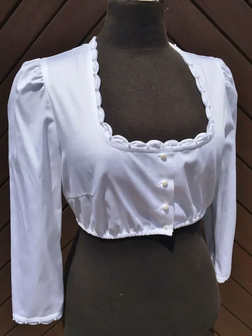 Waldorff Dirndlbluse langarm mit Perlen No. 12 – Bild 1 – Chiemgauer Heimatwerk Trachten-Onlineshop Waldorff Dirndlbluse langarm mit Perlen No. 12 - Bild 1 - Chiemgauer Heimatwerk Trachten-Onlineshop