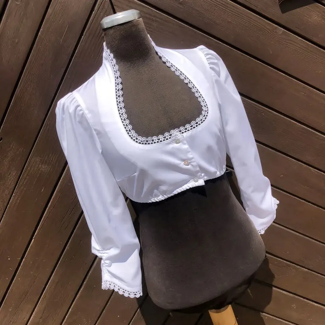 Waldorff Dirndlbluse langarm mit Schneewittchenkragen – Bild 2 – Chiemgauer Heimatwerk Trachten-Onlineshop Waldorff Dirndlbluse langarm mit Schneewittchenkragen - Bild 2 - Chiemgauer Heimatwerk Trachten-Onlineshop