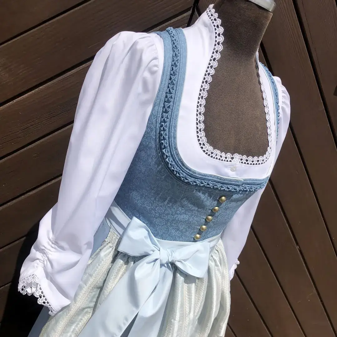 Waldorff Dirndlbluse langarm mit Schneewittchenkragen – Bild 29 – Chiemgauer Heimatwerk Trachten-Onlineshop Waldorff Dirndlbluse langarm mit Schneewittchenkragen - Bild 29 - Chiemgauer Heimatwerk Trachten-Onlineshop