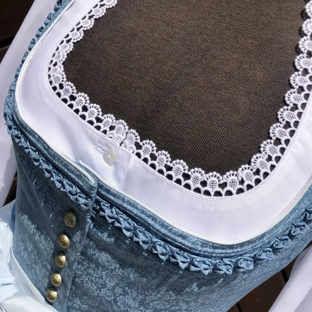 Waldorff Dirndlbluse langarm mit Schneewittchenkragen – Bild 35 – Chiemgauer Heimatwerk Trachten-Onlineshop Waldorff Dirndlbluse langarm mit Schneewittchenkragen - Bild 35 - Chiemgauer Heimatwerk Trachten-Onlineshop
