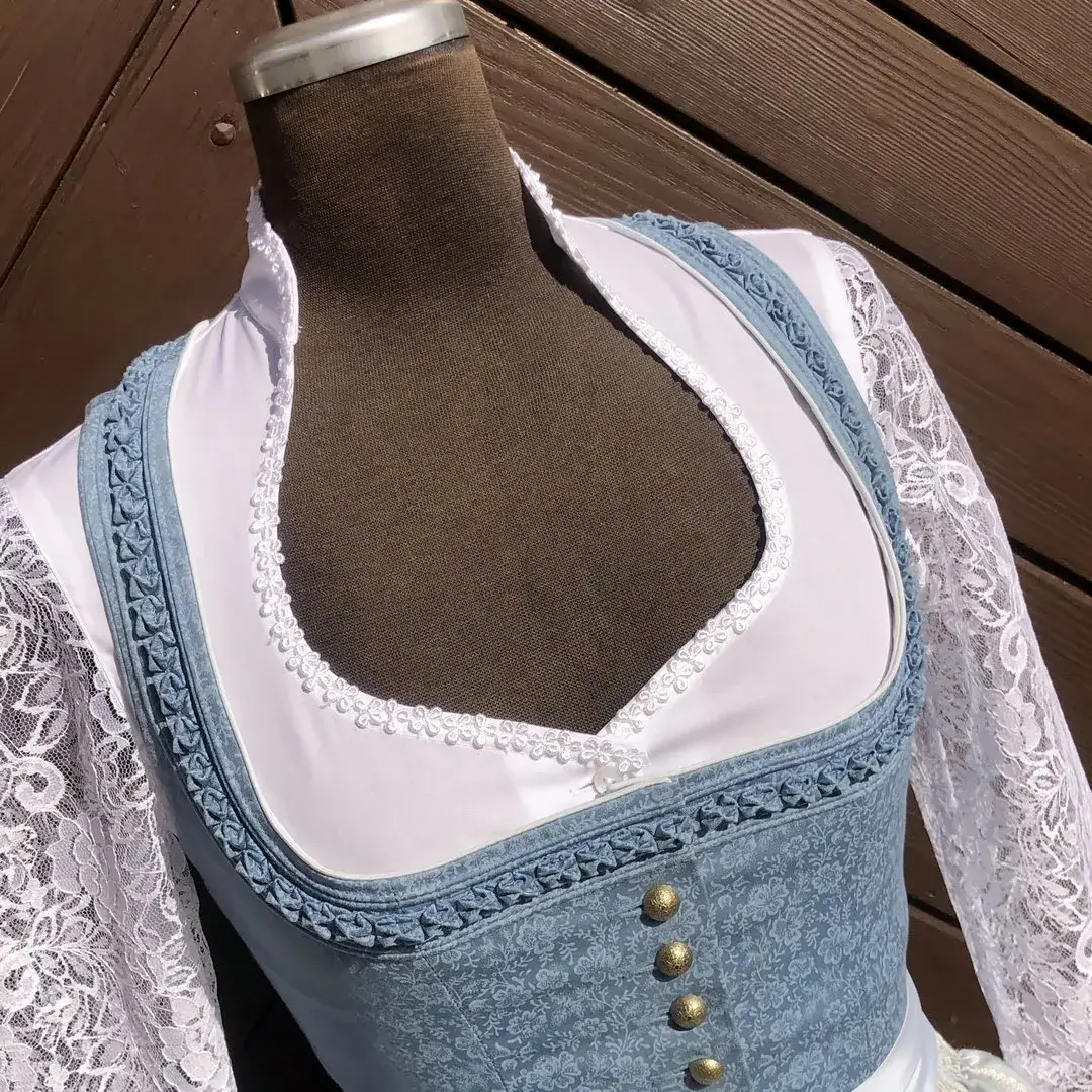 Waldorff Dirndlbluse langarm mit Schneewittchenkragen No. 1 – Bild 50 – Chiemgauer Heimatwerk Trachten-Onlineshop Waldorff Dirndlbluse langarm mit Schneewittchenkragen No. 1 - Bild 50 - Chiemgauer Heimatwerk Trachten-Onlineshop