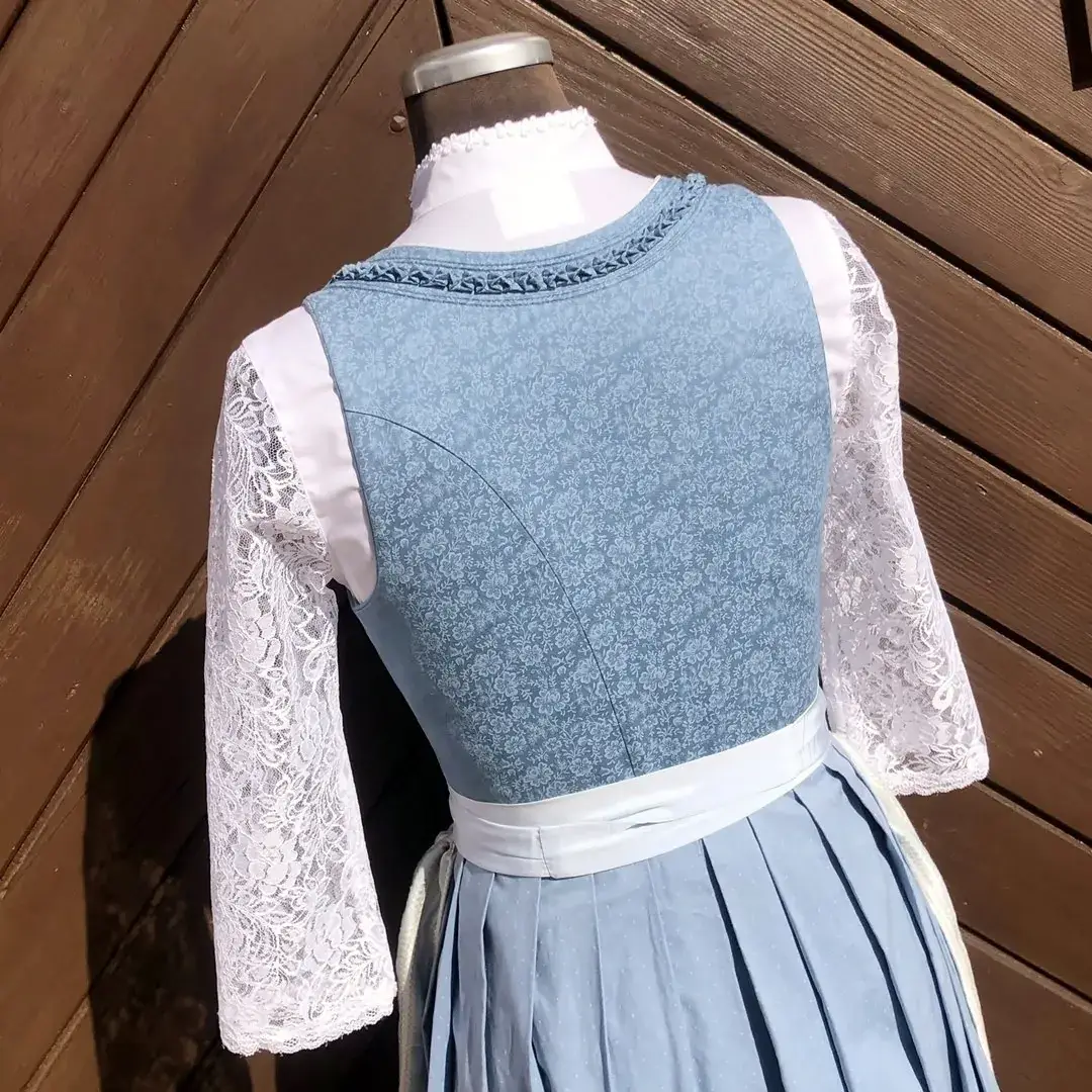 Waldorff Dirndlbluse langarm mit Schneewittchenkragen No. 1 – Bild 56 – Chiemgauer Heimatwerk Trachten-Onlineshop Waldorff Dirndlbluse langarm mit Schneewittchenkragen No. 1 - Bild 56 - Chiemgauer Heimatwerk Trachten-Onlineshop