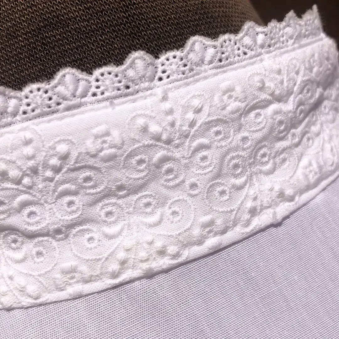 Waldorff Dirndlbluse langarm mit Schneewittchenkragen No. 2 – Bild 14 – Chiemgauer Heimatwerk Trachten-Onlineshop Waldorff Dirndlbluse langarm mit Schneewittchenkragen No. 2 - Bild 14 - Chiemgauer Heimatwerk Trachten-Onlineshop