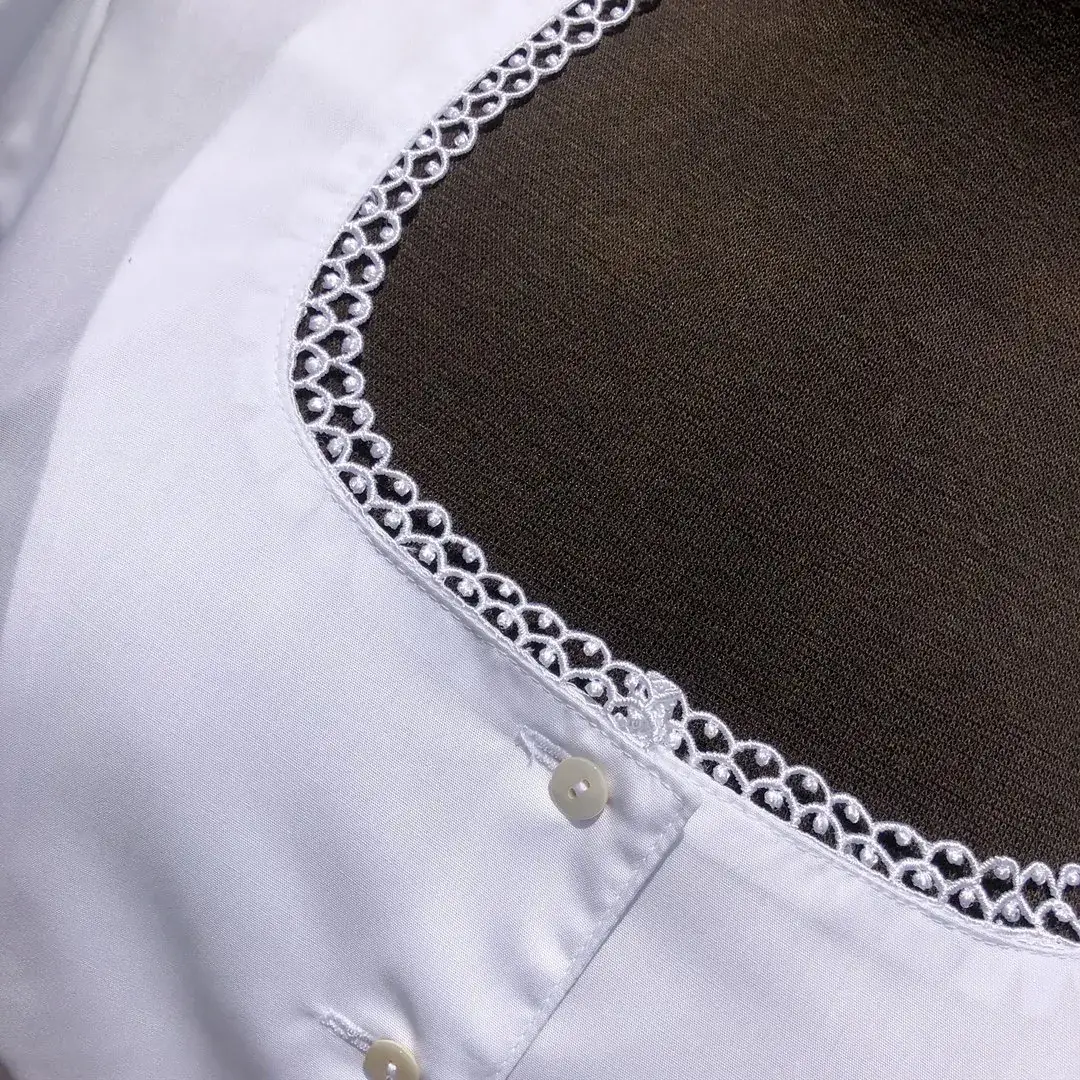 Waldorff Dirndlbluse langarm mit Schneewittchenkragen No. 5 – Bild 6 – Chiemgauer Heimatwerk Trachten-Onlineshop Waldorff Dirndlbluse langarm mit Schneewittchenkragen No. 5 - Bild 6 - Chiemgauer Heimatwerk Trachten-Onlineshop