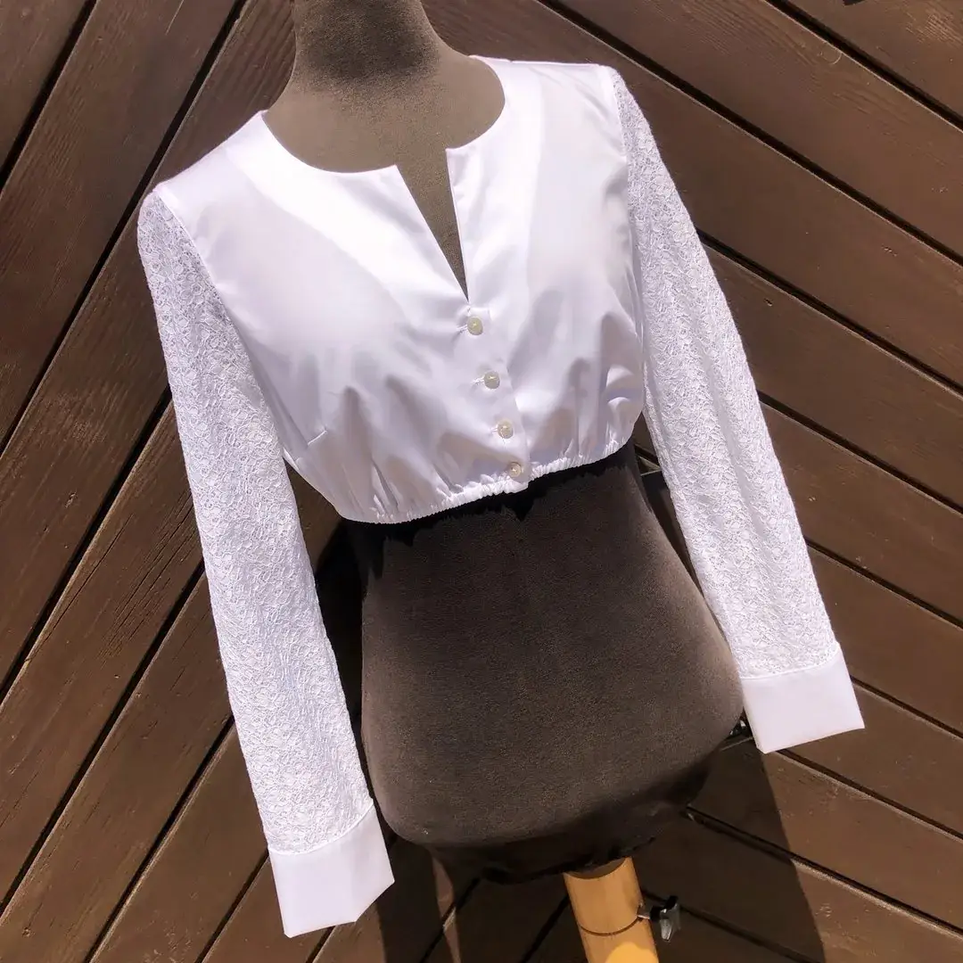 Waldorff Dirndlbluse langarm mit Spitzenärmeln – Bild 2 – Chiemgauer Heimatwerk Trachten-Onlineshop Waldorff Dirndlbluse langarm mit Spitzenärmeln - Bild 2 - Chiemgauer Heimatwerk Trachten-Onlineshop