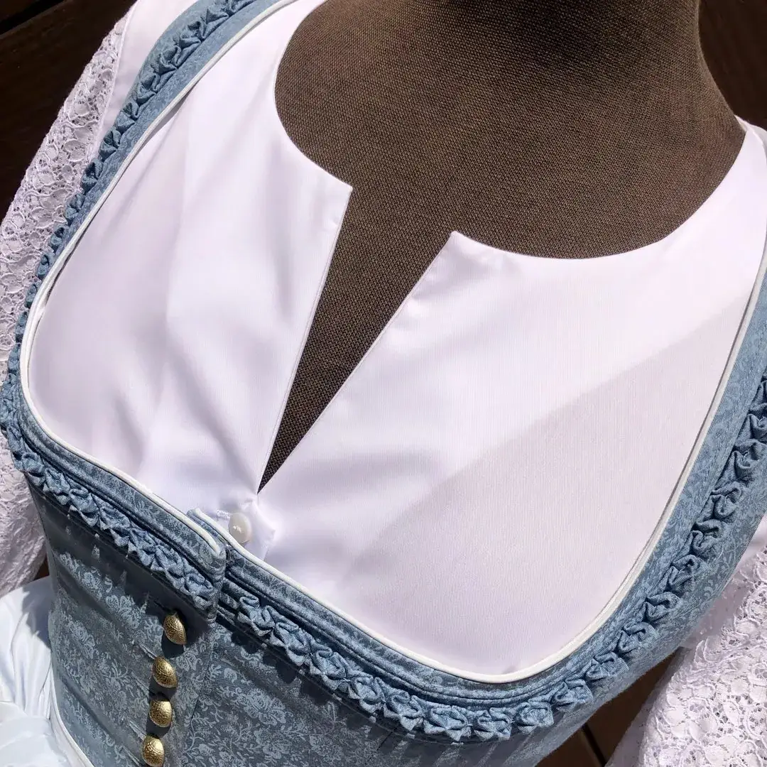 Waldorff Dirndlbluse langarm mit Spitzenärmeln – Bild 39 – Chiemgauer Heimatwerk Trachten-Onlineshop Waldorff Dirndlbluse langarm mit Spitzenärmeln - Bild 39 - Chiemgauer Heimatwerk Trachten-Onlineshop