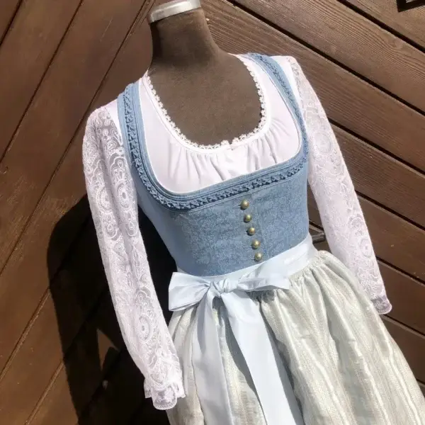 Waldorff Dirndlbluse langarm mit Spitzenärmeln No. 1 – Bild 1 – Chiemgauer Heimatwerk Trachten-Onlineshop Waldorff Dirndlbluse langarm mit Spitzenärmeln No. 1 - Bild 1 - Chiemgauer Heimatwerk Trachten-Onlineshop