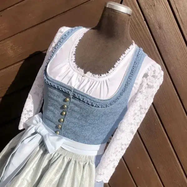 Waldorff Dirndlbluse langarm mit Spitzenärmeln No. 3 – Bild 1 – Chiemgauer Heimatwerk Trachten-Onlineshop Waldorff Dirndlbluse langarm mit Spitzenärmeln No. 3 - Bild 1 - Chiemgauer Heimatwerk Trachten-Onlineshop