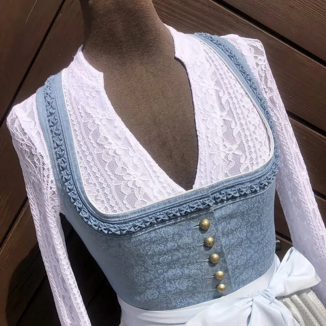 Waldorff Dirndlbluse langarm mit V-Ausschnitt No. 11 – Bild 62 – Chiemgauer Heimatwerk Trachten-Onlineshop Waldorff Dirndlbluse langarm mit V-Ausschnitt No. 11 - Bild 62 - Chiemgauer Heimatwerk Trachten-Onlineshop