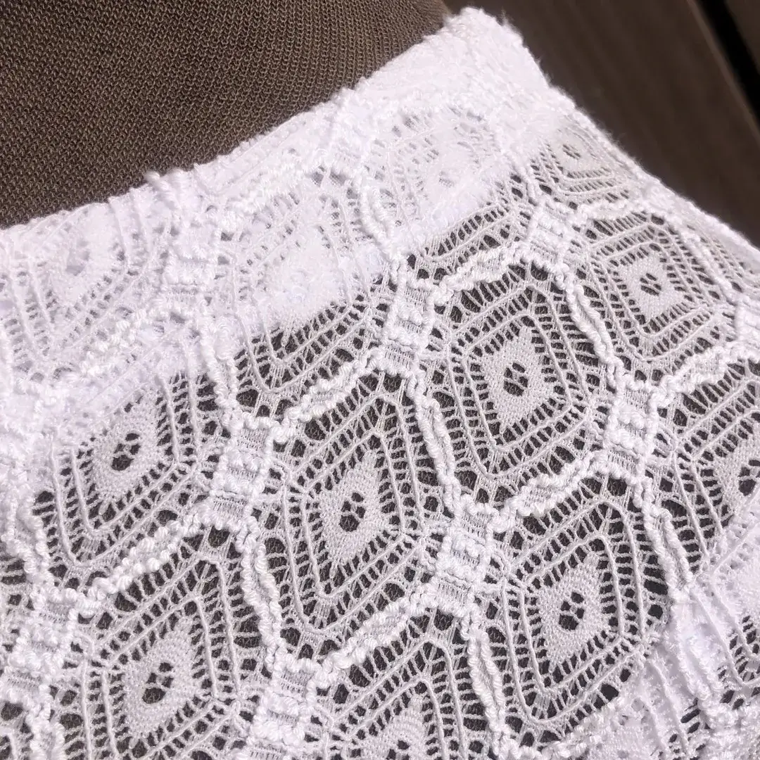 Waldorff Dirndlbluse langarm mit V-Ausschnitt No. 9 – Bild 50 – Chiemgauer Heimatwerk Trachten-Onlineshop Waldorff Dirndlbluse langarm mit V-Ausschnitt No. 9 - Bild 50 - Chiemgauer Heimatwerk Trachten-Onlineshop