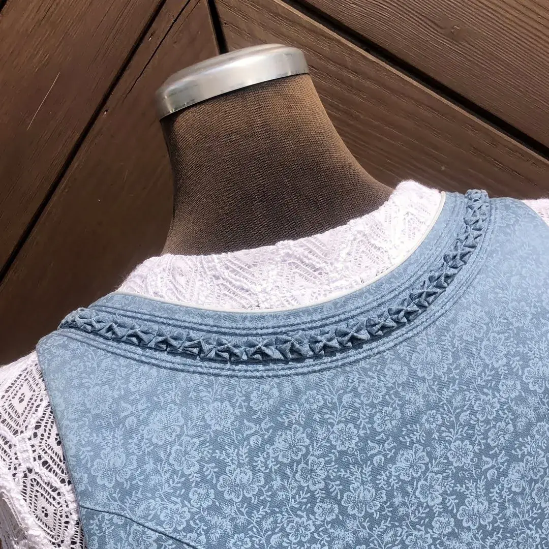 Waldorff Dirndlbluse langarm mit V-Ausschnitt No. 9 – Bild 72 – Chiemgauer Heimatwerk Trachten-Onlineshop Waldorff Dirndlbluse langarm mit V-Ausschnitt No. 9 - Bild 72 - Chiemgauer Heimatwerk Trachten-Onlineshop
