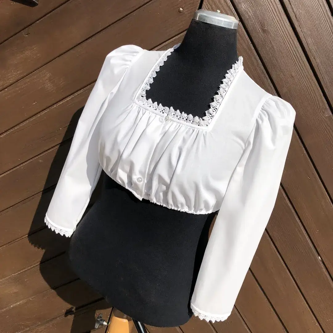 Waldorff Dirndlbluse Miederbluse mit Spitze No. 2 – Bild 1 – Chiemgauer Heimatwerk Trachten-Onlineshop Waldorff Dirndlbluse Miederbluse mit Spitze No. 2 - Bild 1 - Chiemgauer Heimatwerk Trachten-Onlineshop