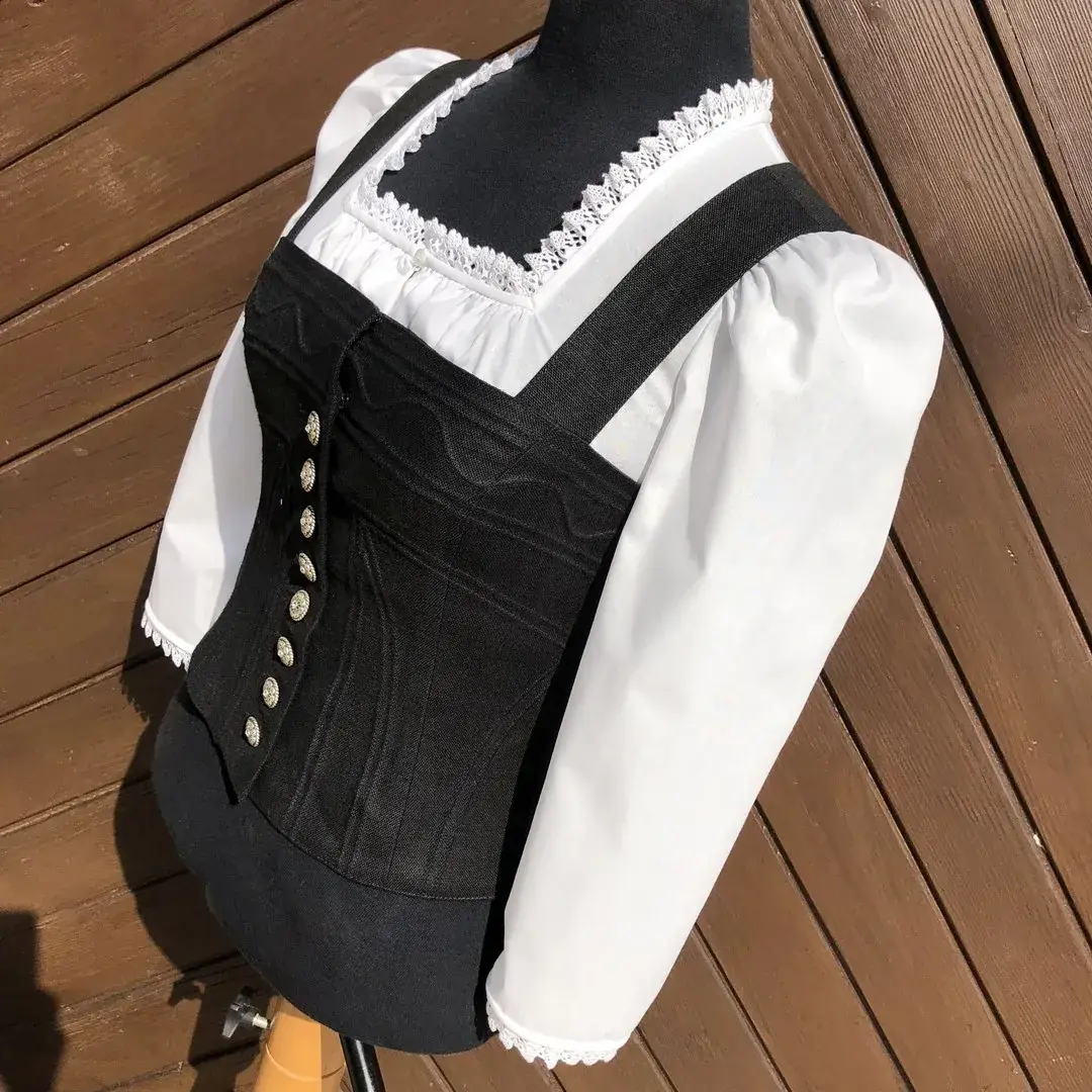 Waldorff Dirndlbluse Miederbluse mit Spitze No. 2 – Bild 12 – Chiemgauer Heimatwerk Trachten-Onlineshop Waldorff Dirndlbluse Miederbluse mit Spitze No. 2 - Bild 12 - Chiemgauer Heimatwerk Trachten-Onlineshop