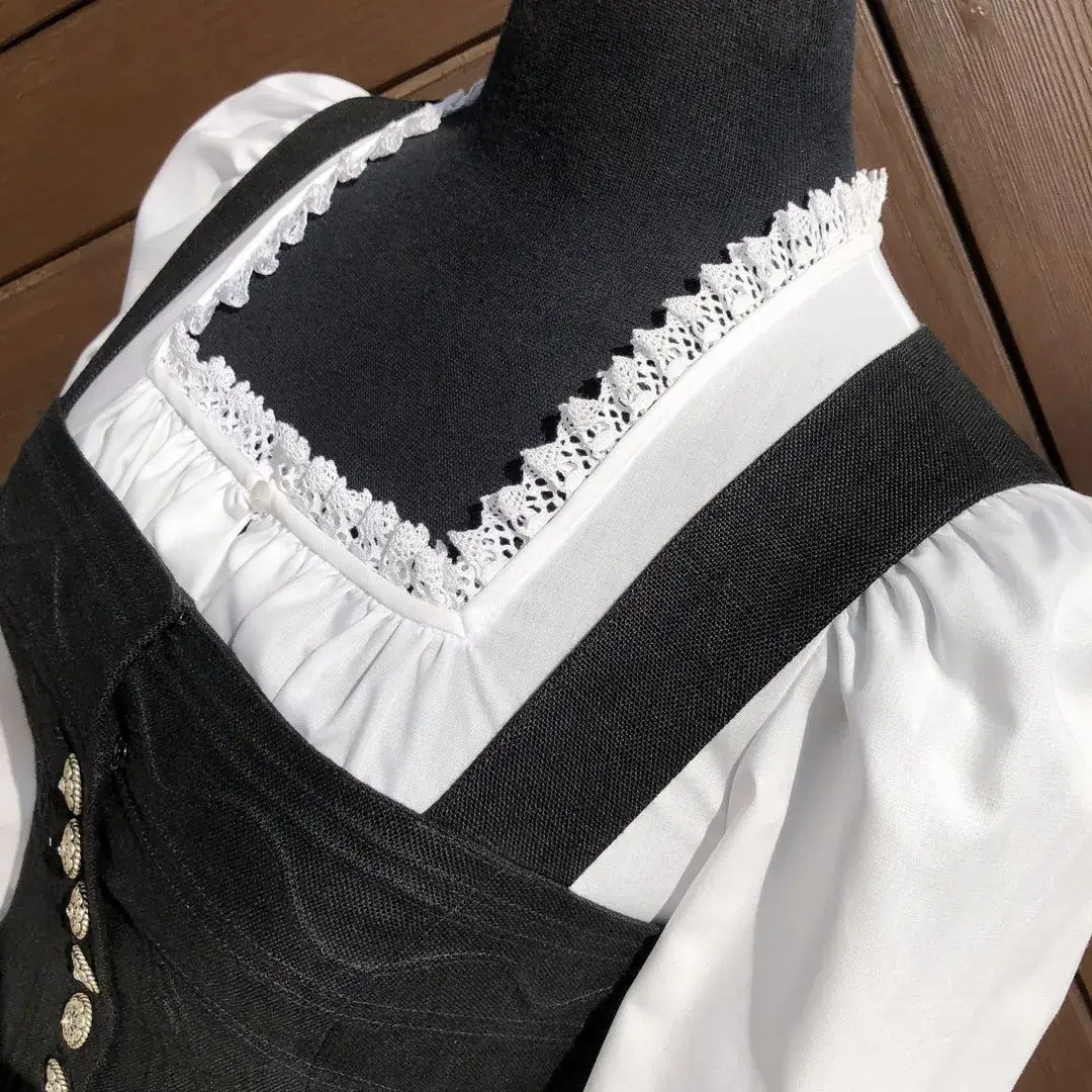 Waldorff Dirndlbluse Miederbluse mit Spitze No. 2 – Bild 14 – Chiemgauer Heimatwerk Trachten-Onlineshop Waldorff Dirndlbluse Miederbluse mit Spitze No. 2 - Bild 14 - Chiemgauer Heimatwerk Trachten-Onlineshop