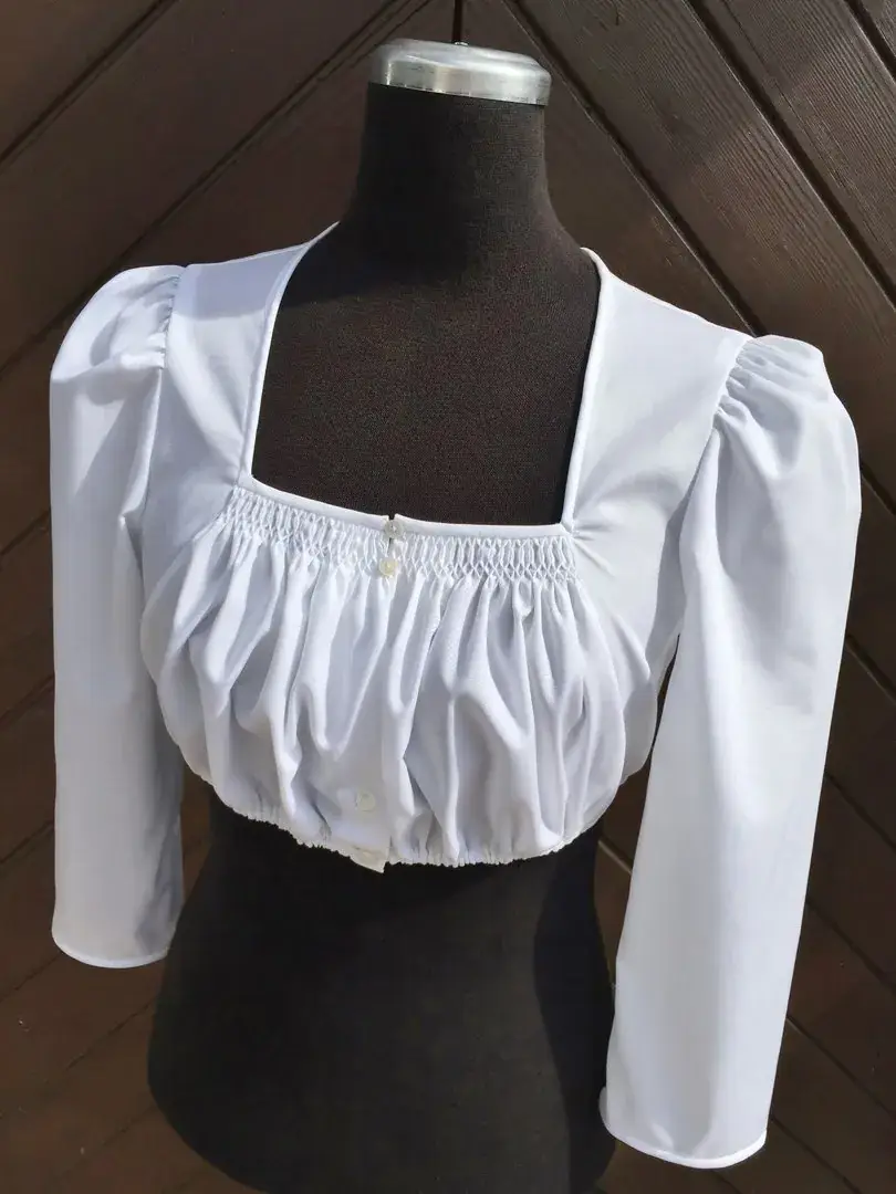 Waldorff Dirndlbluse Miederschnitt mit Smok – Bild 1 – Chiemgauer Heimatwerk Trachten-Onlineshop Waldorff Dirndlbluse Miederschnitt mit Smok - Bild 1 - Chiemgauer Heimatwerk Trachten-Onlineshop