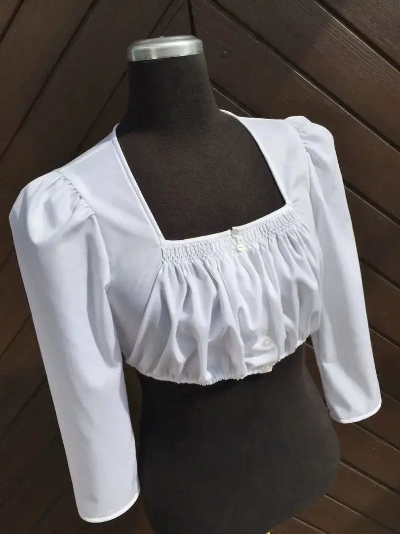 Waldorff Dirndlbluse Miederschnitt mit Smok – Bild 5 – Chiemgauer Heimatwerk Trachten-Onlineshop Waldorff Dirndlbluse Miederschnitt mit Smok - Bild 5 - Chiemgauer Heimatwerk Trachten-Onlineshop