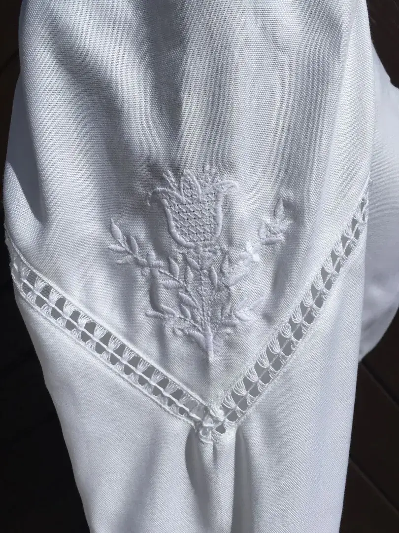 Waldorff Dirndlbluse mit bestickten Ärmeln – Bild 8 – Chiemgauer Heimatwerk Trachten-Onlineshop Waldorff Dirndlbluse mit bestickten Ärmeln - Bild 8 - Chiemgauer Heimatwerk Trachten-Onlineshop