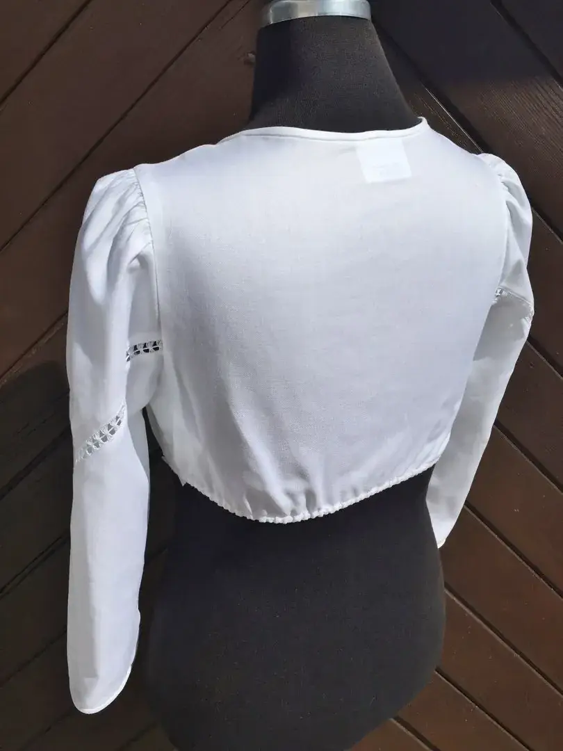 Waldorff Dirndlbluse mit bestickten Ärmeln – Bild 9 – Chiemgauer Heimatwerk Trachten-Onlineshop Waldorff Dirndlbluse mit bestickten Ärmeln - Bild 9 - Chiemgauer Heimatwerk Trachten-Onlineshop
