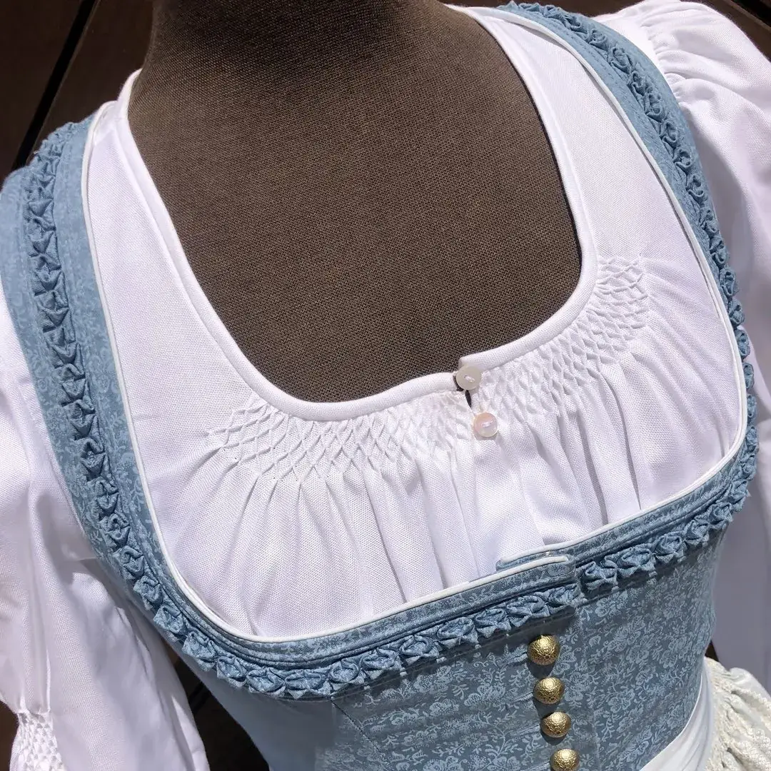 Waldorff Dirndlbluse mit handgefertigtem Smok No. 2 – Bild 40 – Chiemgauer Heimatwerk Trachten-Onlineshop Waldorff Dirndlbluse mit handgefertigtem Smok No. 2 - Bild 40 - Chiemgauer Heimatwerk Trachten-Onlineshop